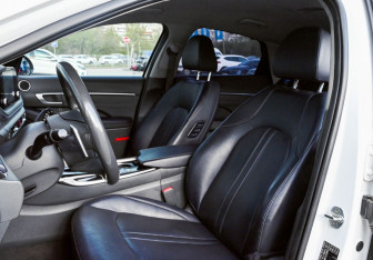 Подержанный автомобиль Hyundai Sonata 2023 года (17 фото)