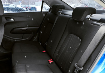 Подержанный автомобиль Chevrolet Aveo Sedan 2012 года (17 фото)