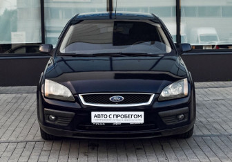 Подержанный автомобиль Ford Focus Hatchback 2006 года (8 фото)