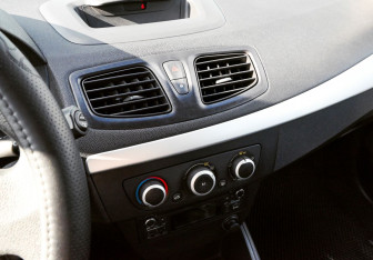 Подержанный автомобиль Renault Megane Hatchback 2013 года (10 фото)