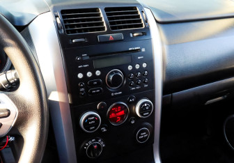 Подержанный автомобиль Suzuki Grand Vitara 2008 года (10 фото)