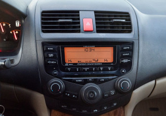 Подержанный автомобиль Honda Accord Sedan 2003 года (15 фото)