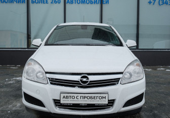 Подержанный автомобиль Opel Astra Sedan 2012 года (8 фото)