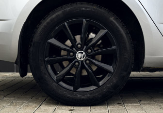 Подержанный автомобиль Skoda Octavia Liftback 2017 года (21 фото)