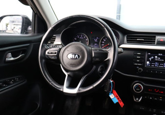 Подержанный автомобиль Kia Rio Hatchback 2017 года (18 фото)