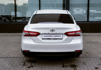Подержанный автомобиль Toyota Camry Sedan 2021 года (4 фото)