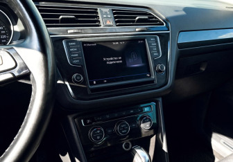 Подержанный автомобиль Volkswagen Tiguan 2017 года (11 фото)
