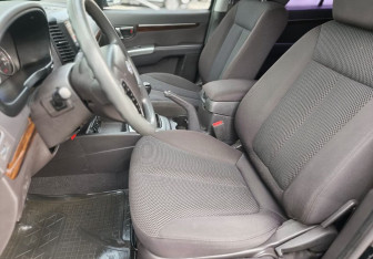 Подержанный автомобиль Hyundai Santa Fe 2010 года (10 фото)