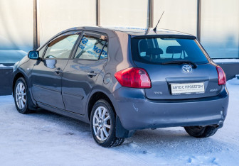 Подержанный автомобиль Toyota Auris Hatchback 2008 года (3 фото)