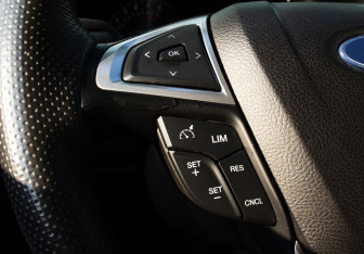 Подержанный автомобиль Ford Mondeo Sedan 2015 года (12 фото)