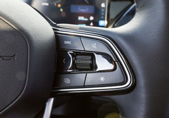 Подержанный автомобиль Geely Monjaro 2024 года (14 фото)