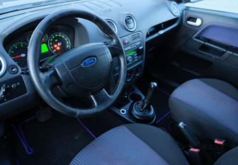 Подержанный автомобиль Ford Fusion 2006 года (9 фото)