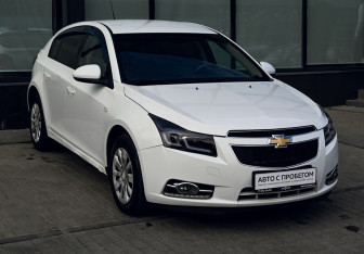 Подержанный автомобиль Chevrolet Cruze Hatchback 2012 года (7 фото)