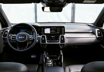 Подержанный автомобиль Kia Sorento 2023 года (18 фото)