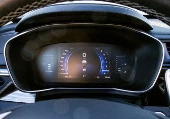Подержанный автомобиль Geely Atlas Pro 2021 года (10 фото)