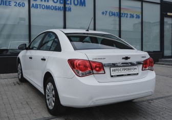 Подержанный автомобиль Chevrolet Cruze Sedan 2012 года (3 фото)