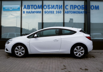 Подержанный автомобиль Opel Astra Sedan 2014 года (2 фото)