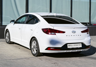 Подержанный автомобиль Hyundai Elantra Sedan 2019 года (3 фото)