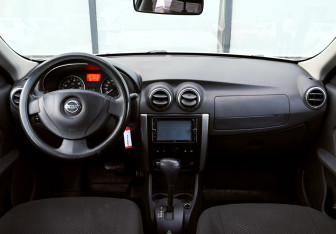 Подержанный автомобиль Nissan Almera Sedan 2014 года (15 фото)