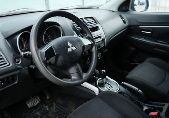 Подержанный автомобиль Mitsubishi ASX 2012 года (9 фото)