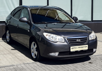 Подержанный автомобиль Hyundai Elantra Sedan 2007 года (7 фото)