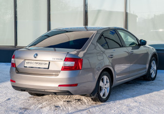 Подержанный автомобиль Skoda Octavia Liftback 2016 года (5 фото)