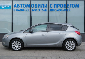Подержанный автомобиль Opel Astra Hatchback 2011 года (2 фото)