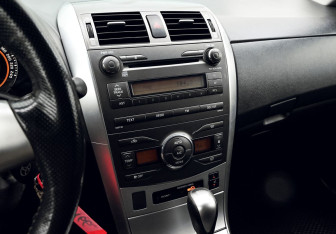Подержанный автомобиль Toyota Corolla Sedan 2010 года (11 фото)