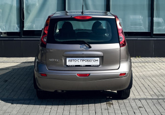 Подержанный автомобиль Nissan Note 2012 года (4 фото)