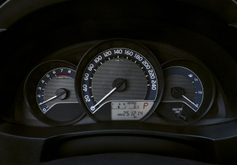 Подержанный автомобиль Toyota Corolla Sedan 2013 года (9 фото)