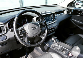 Подержанный автомобиль Kia Sorento 2018 года (16 фото)