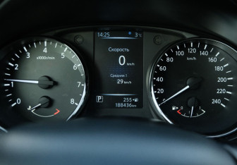 Подержанный автомобиль Nissan Qashqai 2014 года (15 фото)