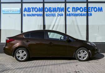Подержанный автомобиль Kia Cerato Sedan 2015 года (6 фото)