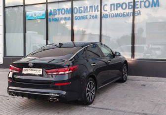 Подержанный автомобиль Kia Optima Sedan 2018 года (5 фото)
