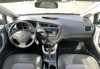 Подержанный автомобиль Kia Ceed Hatchback 2017 года (11 фото)