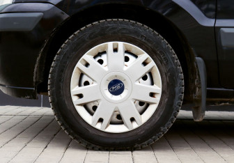 Подержанный автомобиль Ford Fusion 2008 года (19 фото)