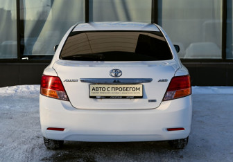 Подержанный автомобиль Toyota Allion 2010 года (4 фото)