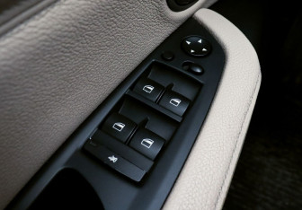 Подержанный автомобиль BMW X5 2013 года (14 фото)