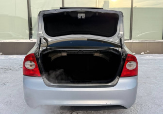 Подержанный автомобиль Ford Focus Sedan 2008 года (19 фото)