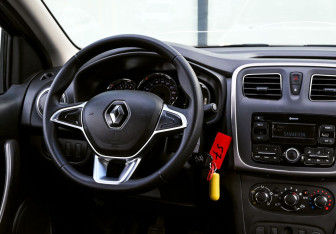 Подержанный автомобиль Renault Logan Sedan 2019 года (17 фото)