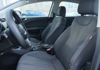 Подержанный автомобиль SEAT Leon Hatchback 2012 года (17 фото)