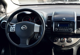 Подержанный автомобиль Nissan Note 2012 года (18 фото)