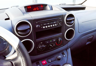 Подержанный автомобиль Peugeot Partner 2012 года (10 фото)