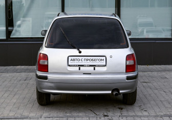 Подержанный автомобиль Nissan March Hatchback 1998 года (4 фото)