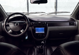 Подержанный автомобиль Chevrolet Lacetti Sedan 2005 года (15 фото)