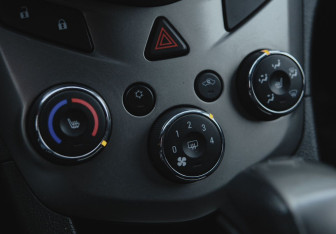 Подержанный автомобиль Chevrolet Aveo Sedan 2013 года (14 фото)