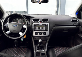Подержанный автомобиль Ford Focus Sedan 2007 года (16 фото)