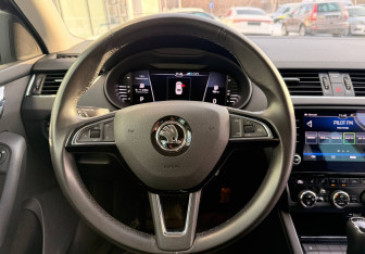Подержанный автомобиль Skoda Octavia Liftback 2019 года (12 фото)