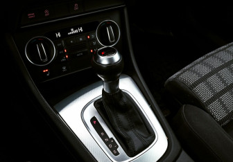 Подержанный автомобиль Audi Q3 2014 года (16 фото)