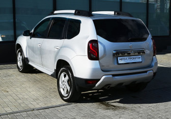 Подержанный автомобиль Renault Duster 2016 года (3 фото)